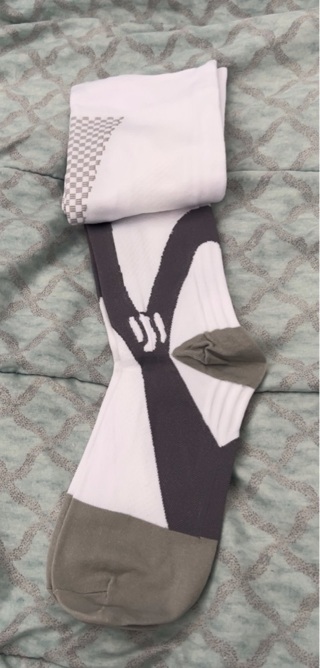 New: White/Gray Compression Socks Unisex 20-30mmhg. Medical/Support/Sports/Nurses/Circulation