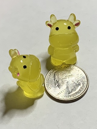 ♡COWS~#7~YELLOW~SET OF 2~GLOW IN THE DARK~FREE SHIPPING♡