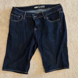 Old navy size 14 rockstar jean short