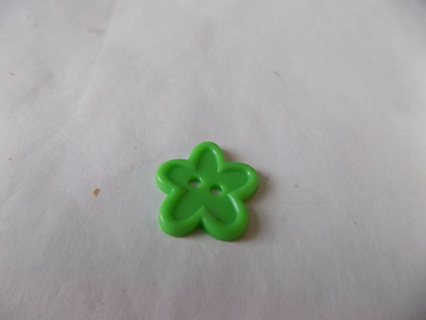 1 inch green 5 rounded petal flower shape button