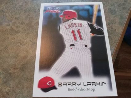 2000 FLEER FOCUS BARRY LARKIN CINCINNATI REDS BASEBALL CARD# 186