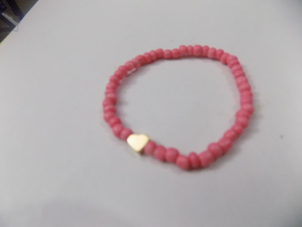 Bracelet pink E beads with goldtone heart