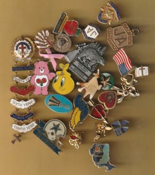 Lot of Vintage Very good condition Pins Tweety, Cowboys and more