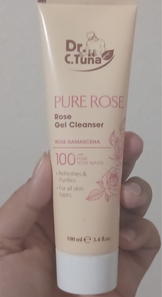 Face cleanser from Farmasi