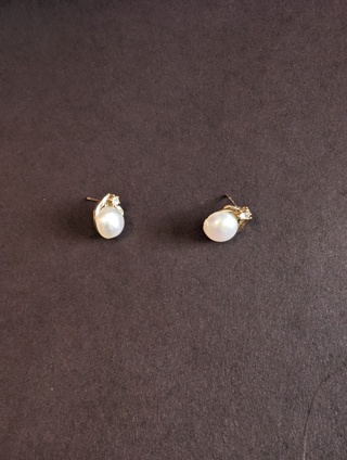 little white  earrings for piereced ears.