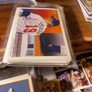 (27) 1992 upper deck random baseball cards 