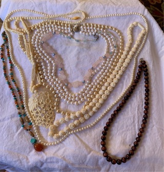 Lot of 8 beaded necklaces 