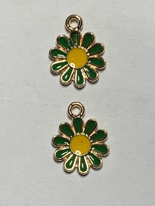 ♡DAISY CHARMS~#4~GREEN WITH YELLOW~FREE SHIPPING♡
