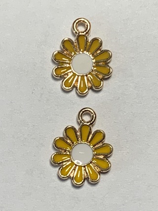 ♡DAISY CHARMS~#2~YELLOW WITH WHITE~FREE SHIPPING♡