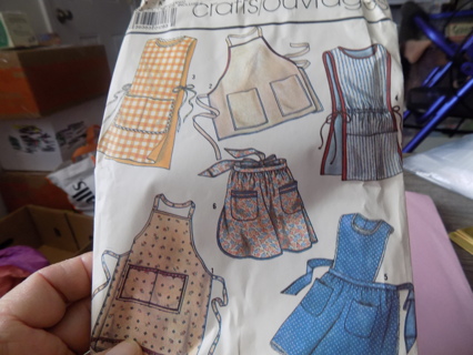 Vintage Simplicity crafts/outrages aprons pattern