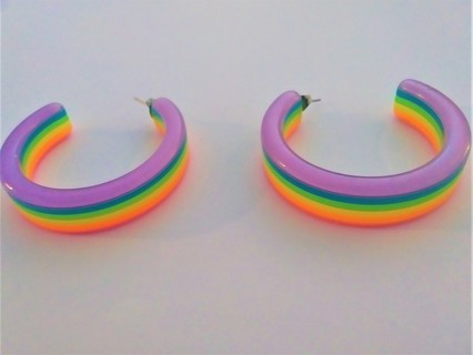 Boho 80's Pierced Acrylic Rainbow Hoop Earrings 