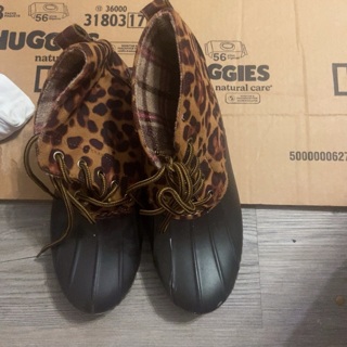 NWOTS Duck boots size 8 