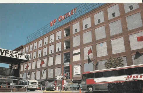 Vintage Unused Postcard: (gin9): VF Factory Outlet, Reading, PA