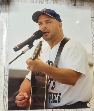 Garth Brooks 8 x 10" Glossy Photo