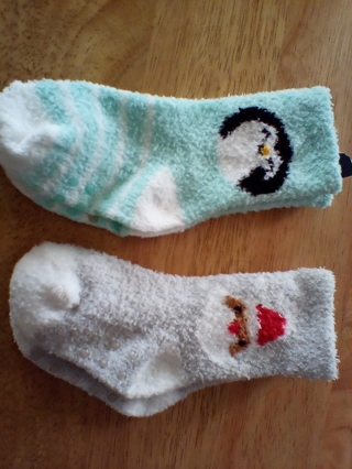 2Pr (0-2yr) Cozy Fuzzy Socks: NEW