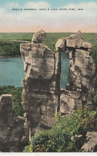 Vintage Used Postcard: d: 1947 Devil's Doorway, Devil's Lake State Park, WI