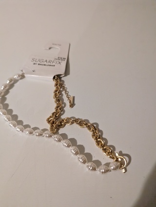 very pretty necklace! free shipping!