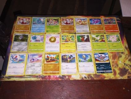 20 RANDOM POKEMON CARDS #334