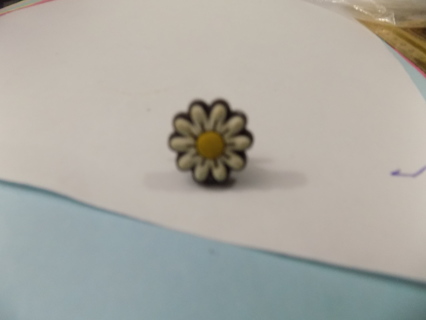 Croc shoe charm white daisy yellow center