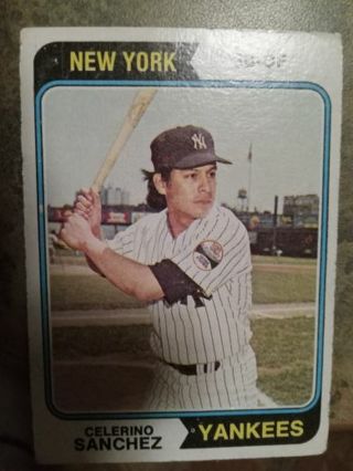 1974 TOPPS CELERINO SANCHEZ NEW YORK YANKEES BASEBALL CARD# 623