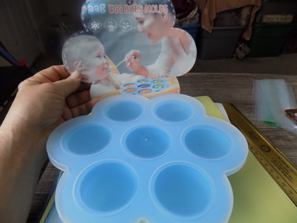 blue rubber egg bites mold 7 sections and lid 8 inch across