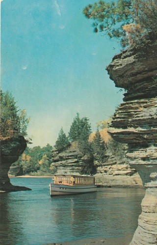 Vintage Unused Postcard: c: Lover's Lane at Lone Rock, Wisconsin Dells