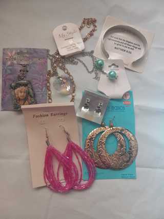 New Jewelry Lot 8 Pc Bracelet Earrings More