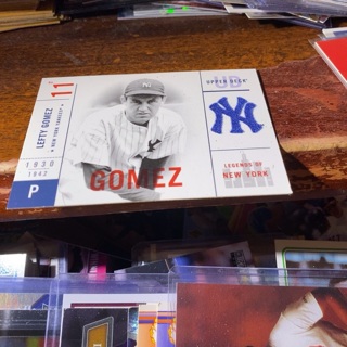 2001 upper deck legends of New York lefty Gomez baseball card 
