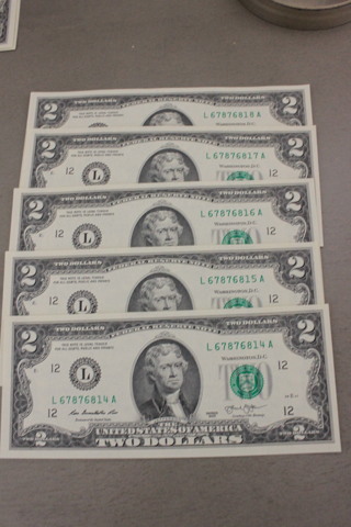 5- $2.00 BILLS IN SEQUECE (UNCIRCULATED)