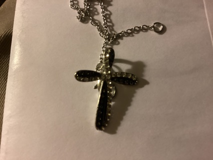 CHRISTIAN CROSS NECKLACE SILVERY 