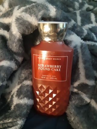 BBW strawberry pound cake shower gel