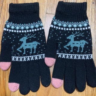 BN Pair of  Knitted Women’s Gloves.