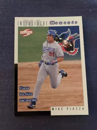 Mike Piazza - 1997 Score #259 - HALL OF FAMER - Mint card
