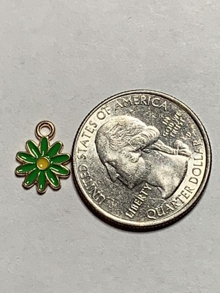 MINI DAISY CHARM~#5~GREEN~1 CHARM ONLY~FREE SHIPPING!