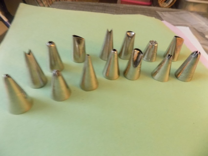 Set of 15 stainless steel cake decorator tips each one different