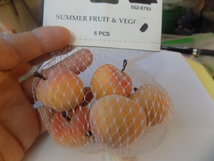 NIP netted bag of 6 small peaches