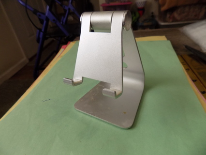 Aluminum adjustable cell phone stand 4 inch tall 