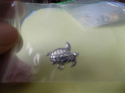 Silvertone sea turtle charm 1 inch