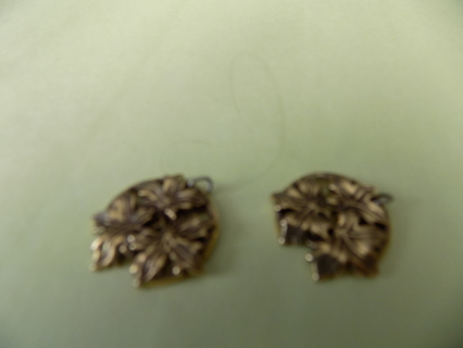 2 goldtone 3 leaf arrangement charms great for earrings