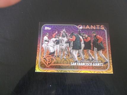 2024 Topps Series 2  San Francisco Giants Team Card  Holiday Foil  card  #  453 