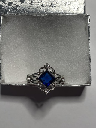 ➰COSTUME JEWELRY RING~SIZE 10~BLUE AND CUBIC ZIRCONIA~FREE SHIPPING➰