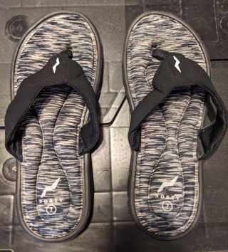 SPORTY MEMORY FOAM FLIP-FLOPS SZ 6.5-7 READ - EUC!