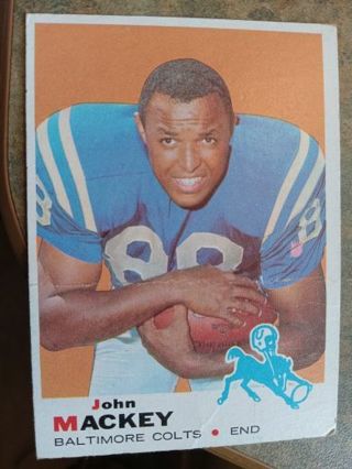 1969 T.C.G. JOHN MACKEY BALTIMORE COLTS FOOTBALL CARD# 207. HAS CENTER CREASE