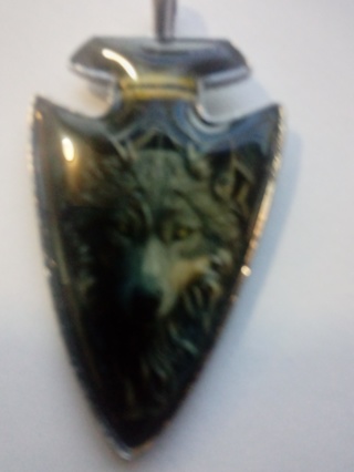 Arrow head with wolf