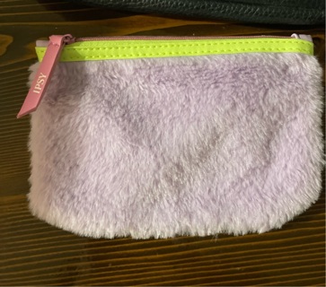 IPSY JANUARY 2023 LAVENDER FURRY FAUX FUR MAKEUP COSMETIC BAG CLUTCH 