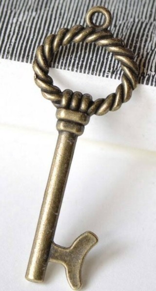 Open Rope Skeleton Key pendant