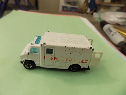 Hot Wheels vintage white Ambulance both back doors open blue windows