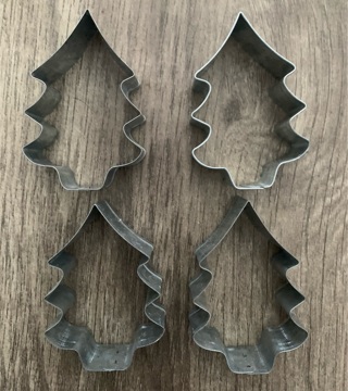 Lot Of 4 Metal Christmas Tree Cookie Cutters Preowned