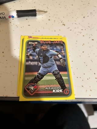 2024 topps yellow border alejandro kirk