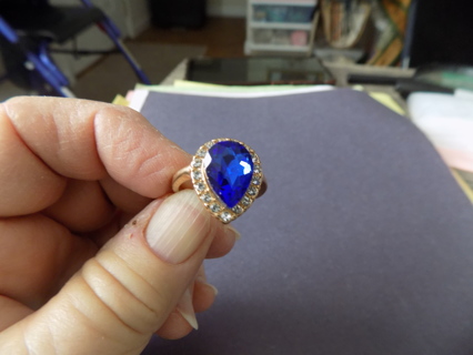 goldtone blue sapphire tear drop ring surrounded in clear rhinestones size 8 1/2
